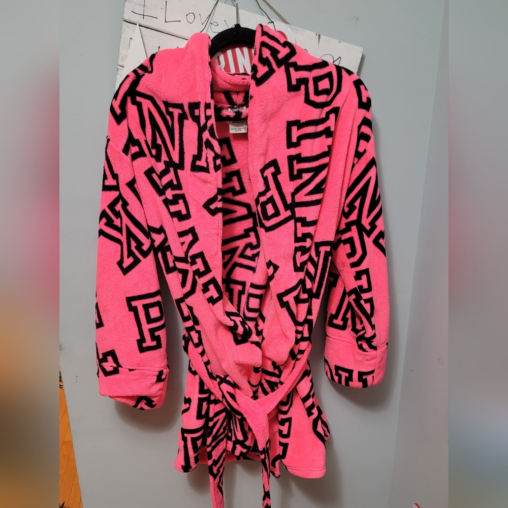 VS Pink Logo Robe! LIKE NEW!